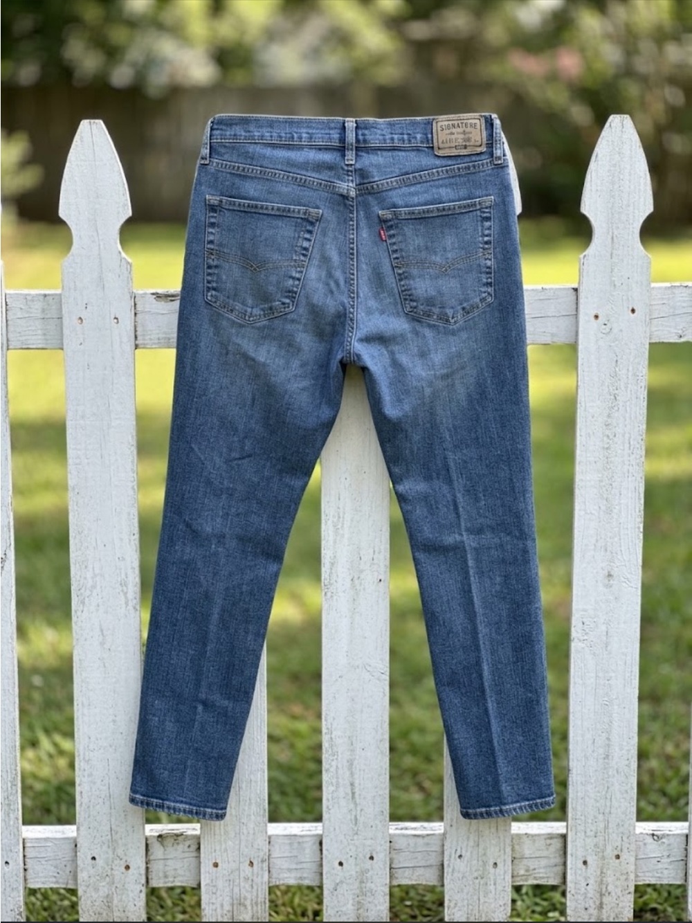 Signature Women's Skinny Jeans in Blue Denim {D} 32